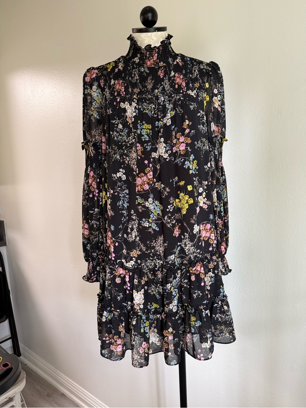 Cinq A Sept Stephanie Black Floral Ruffle Mock Neck Long Sleeved Dress 6 Small